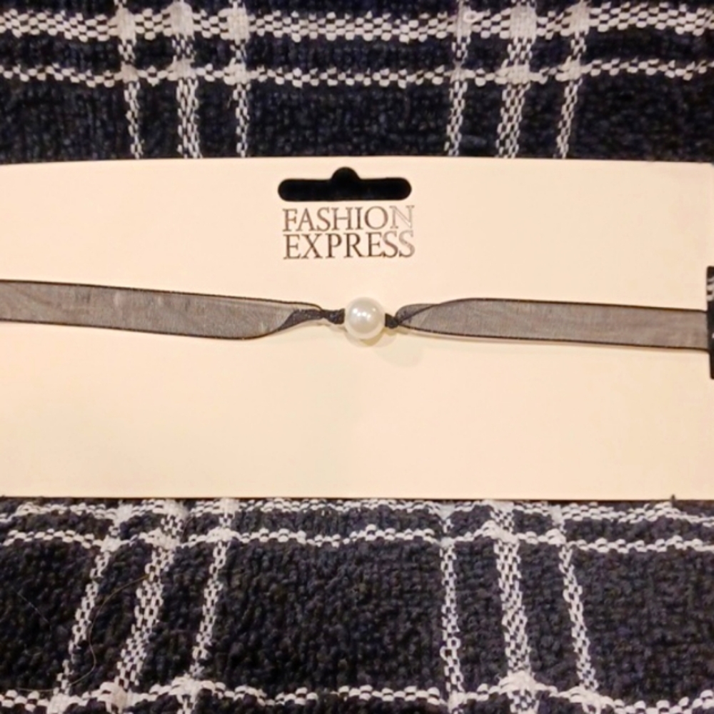 Fashion Express pearl choker.